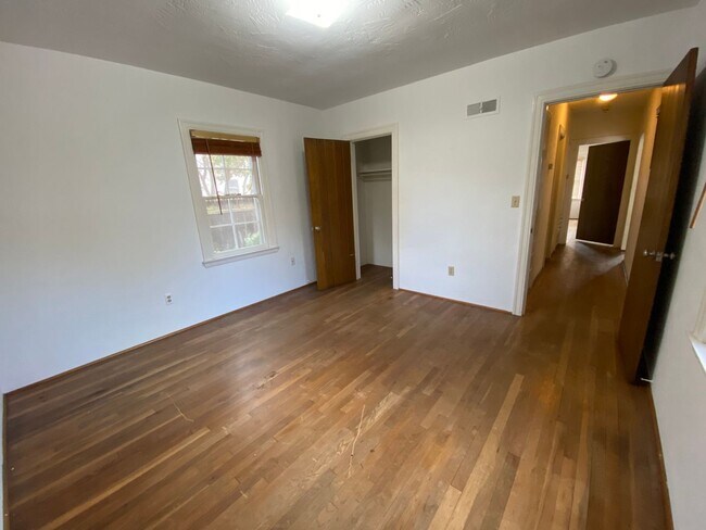 Building Photo - Upcoming Charming 2 Bed, 2Bath home in Kingsburg CA