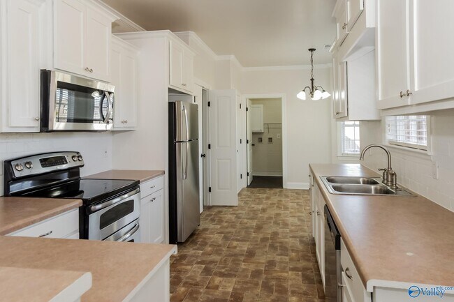 Building Photo - 115 Chapel Creek Dr