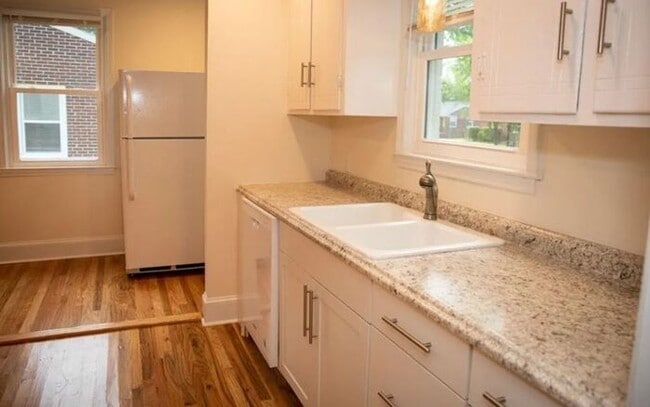 Building Photo - 1420 S Kilbourne Rd