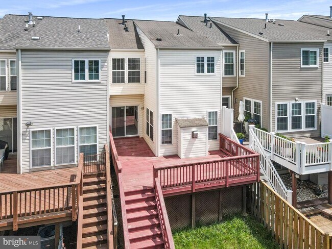 Building Photo - 6140 Newport Terrace