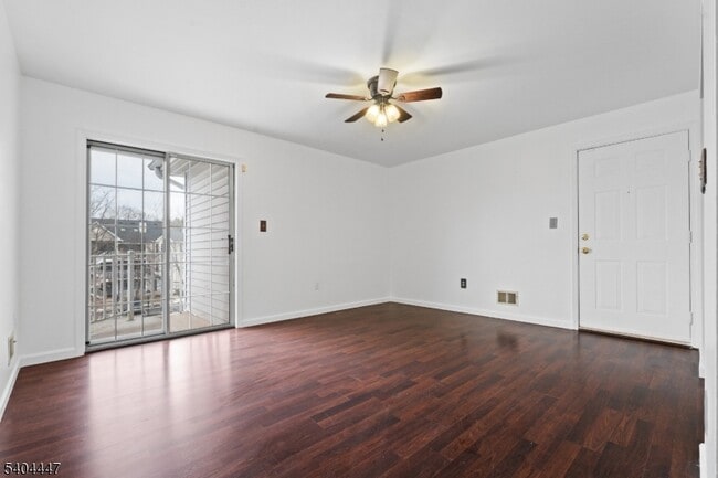 Building Photo - 12 Kingston Run