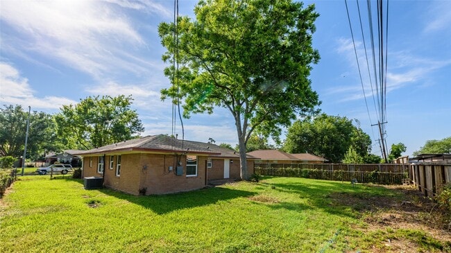 Building Photo - 9109 Lugary Dr