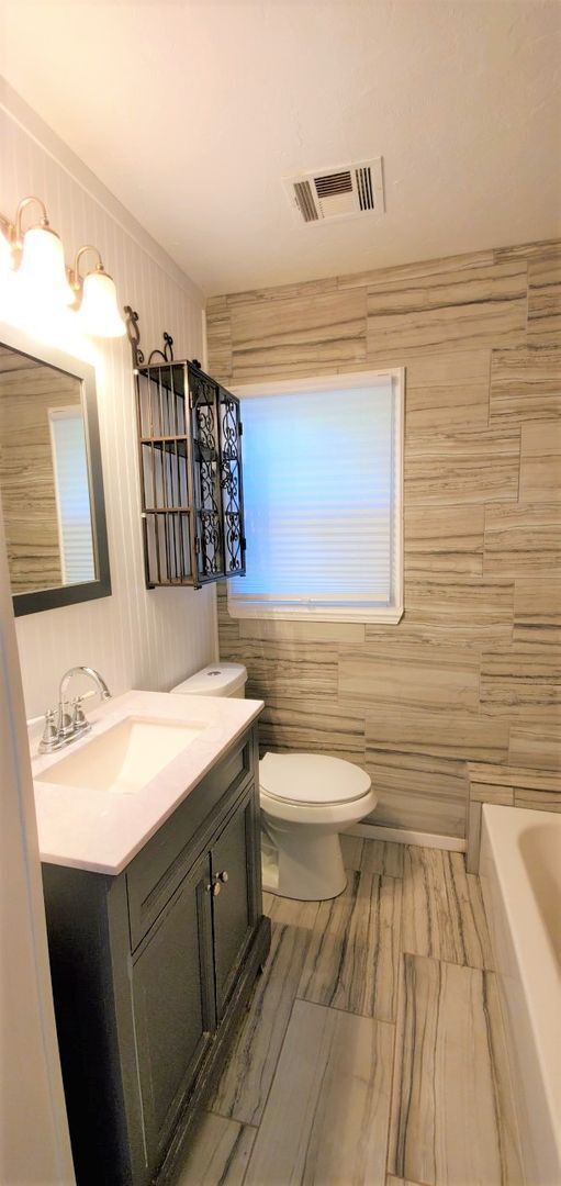 Building Photo - 3 Bed 1.5 Bath 2 car garage in Nichol's Hi...