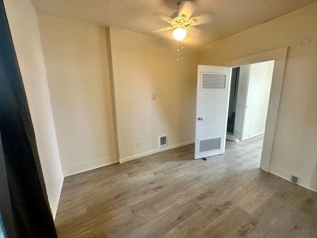 Building Photo - PRELEASING: Available September 2026! 3 bdrm/1 bath House!