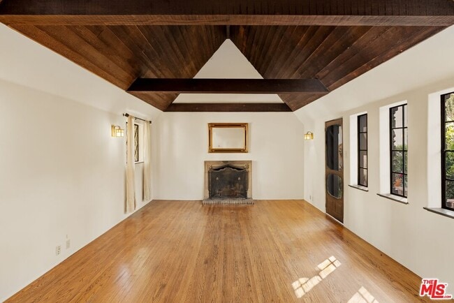 Building Photo - 2057 N Las Palmas Ave