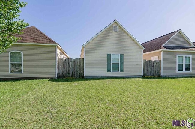 Building Photo - 40485 Sage Field Ct