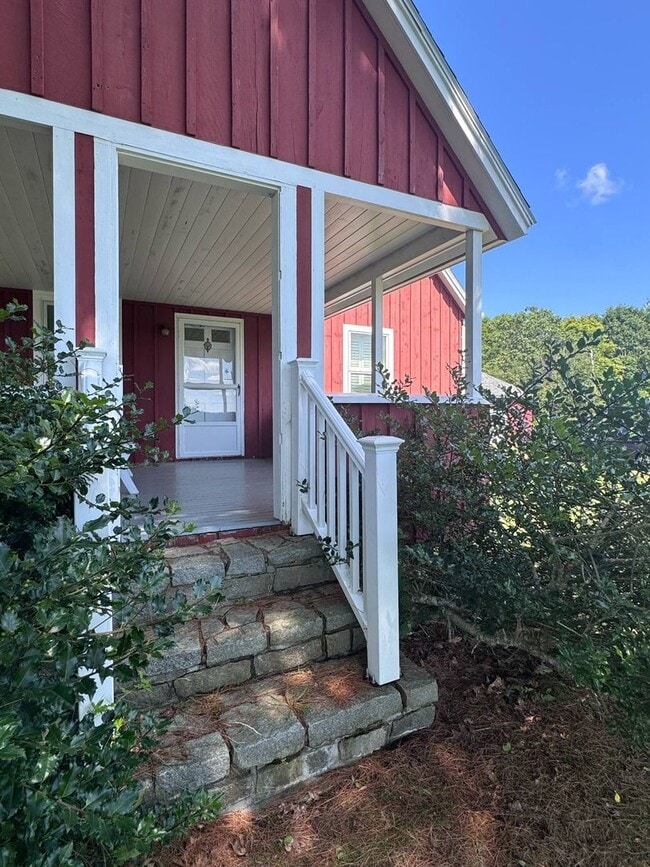 Building Photo - 2BR WATERFRONT OASIS RETREAT Webb Field Rd