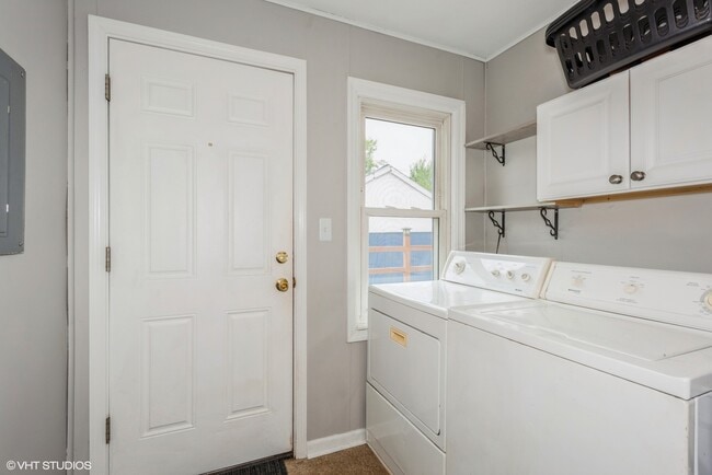 Building Photo - 320 S Cass Ave