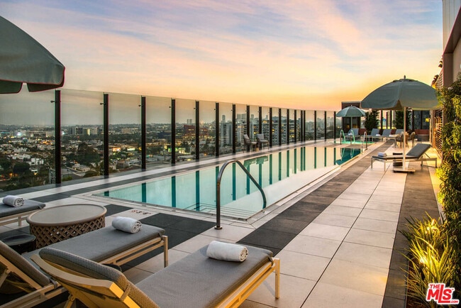 Building Photo - 8420 Sunset Blvd