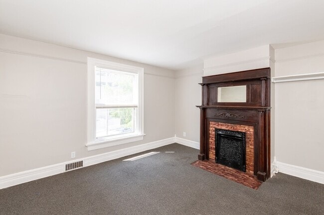 Building Photo - 115 E Foraker St