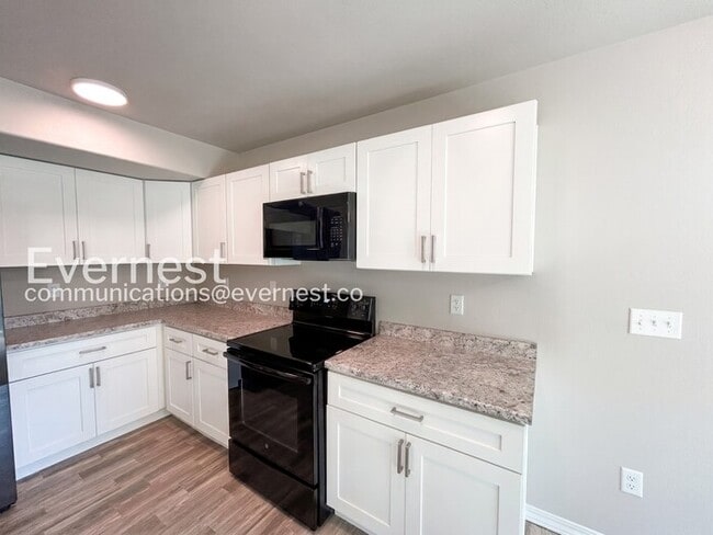 Building Photo - 3-Bed, 2.5-Bath Home/Voucher Accepted / Available Now!