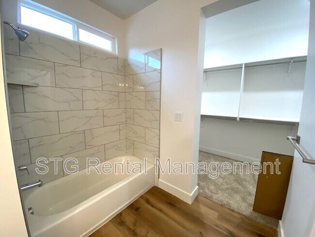 Building Photo - 438 N Stone Mountain Dr