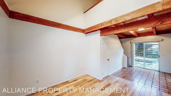 Building Photo - 3 br, 2 bath House - 72 Kingston Lane (Way