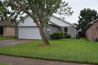 Building Photo - 18130 Beaverdell Dr