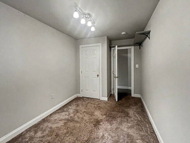 Building Photo - 201 N Aberdeen Ave