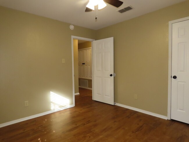 Building Photo - South Tyler - Beautiful 3 Bedroom, 2 Bath ...