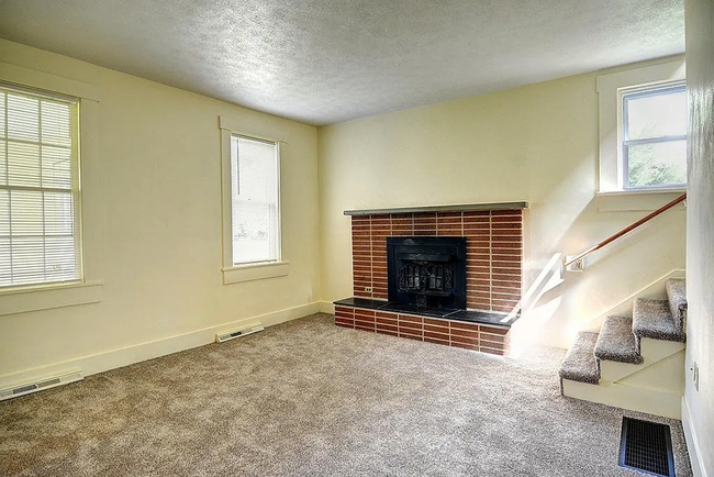 Building Photo - 9556 Kenrick Rd