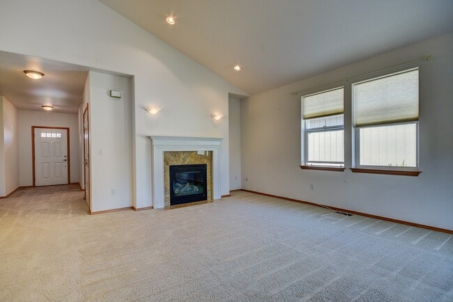 Building Photo - 2 Bed 2 Bath Single-Level Home (55 & over Community) Landscaping Included