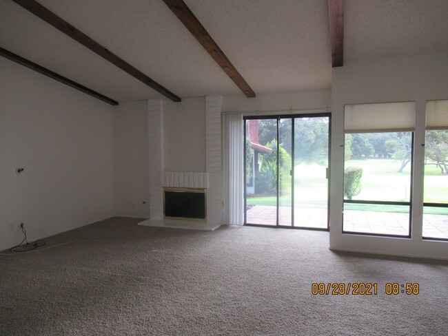 Building Photo - Country Club Condo Located On Hole 12
