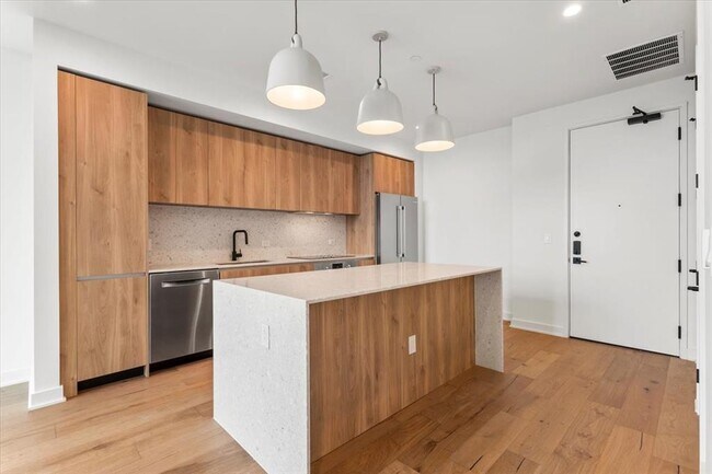 Building Photo - 84 East Ave