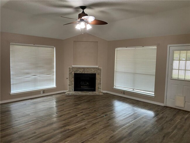 Building Photo - 511 Battlecreek Ln