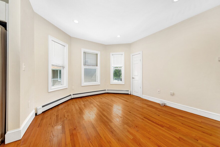 Building Photo - 9 Winter Hill Rd