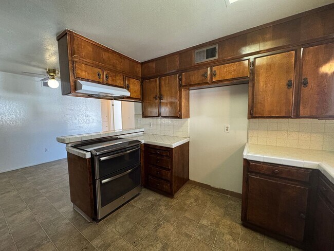 Building Photo - Four Bed, Two Bath Home In North Stockton