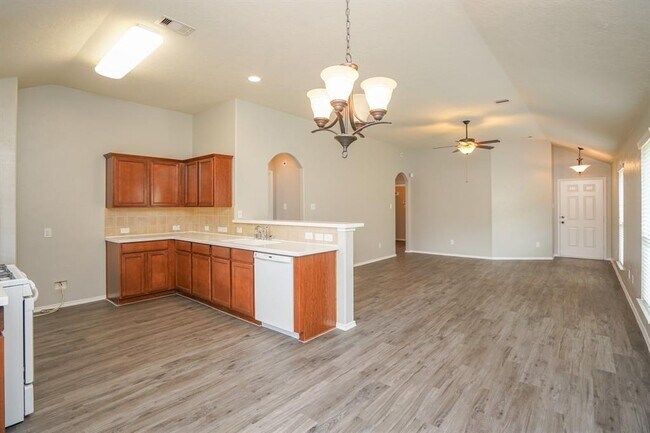 Building Photo - 7907 Flowing Oak Ln