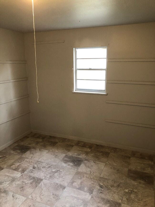 Building Photo - Southern Hills!