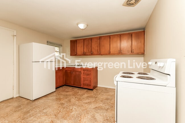 Building Photo - 6712 Hubbard Dr