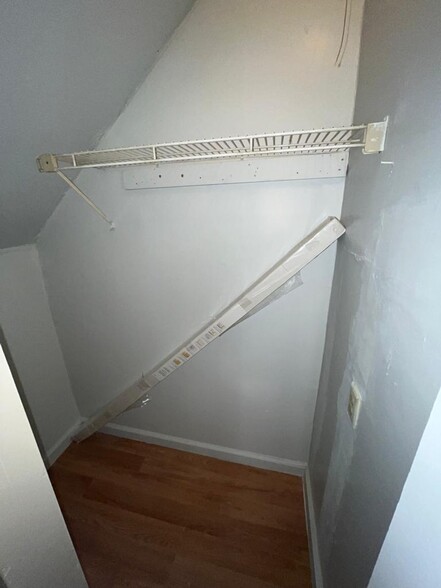 Understairs storage - 53 Enfield St