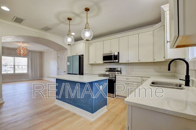 Building Photo - 8028 Glade Rd