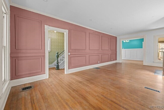 Building Photo - 890 W Ferry St