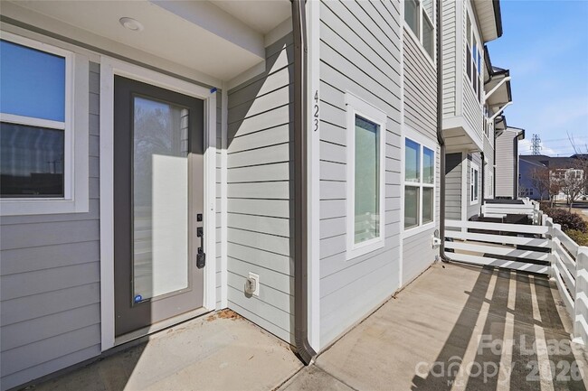 Building Photo - 423 Vinroot Aly