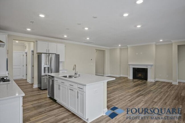 Building Photo - Charming 3-Bed Ranch Home with Modern Kitc...