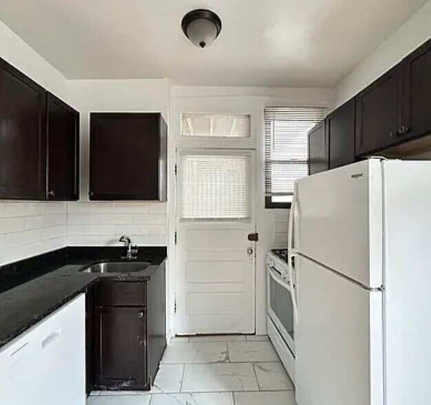 Building Photo - 1321 W Estes Ave