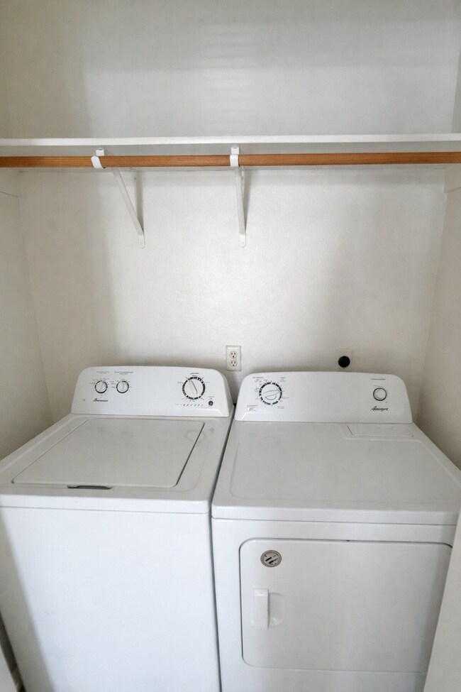 Building Photo - 1111 Horizon Dr