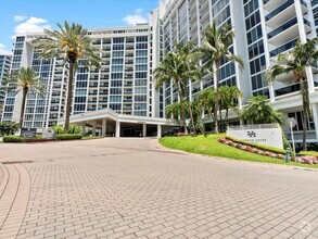 Building Photo - 10275 Collins Ave