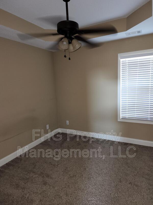 Building Photo - 205 Allington Ct