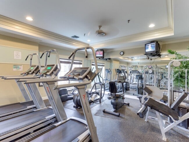 Building Photo - 4860 Eisenhower Ave