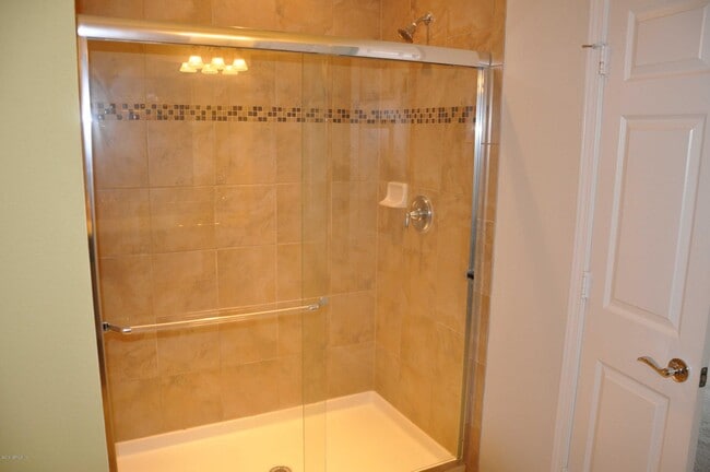 Building Photo - 13528 Montecito Pl