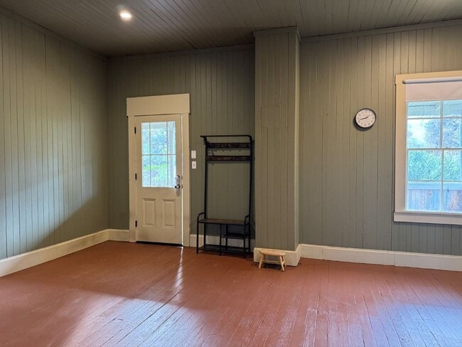 Building Photo - Apartment in Guinda