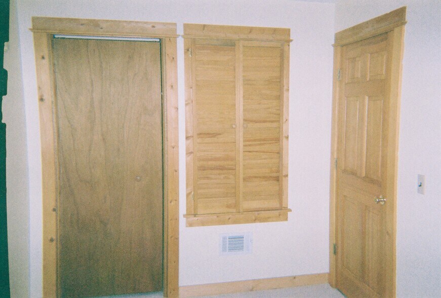 Bed 1 - 401 Lewis St