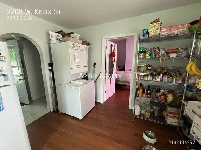 Building Photo - 2208 W Knox St