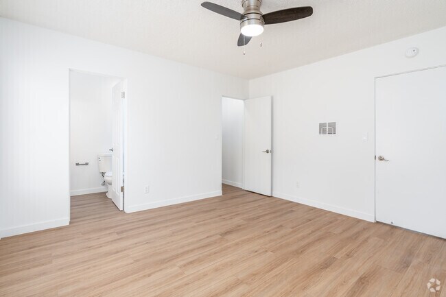 2BR, 2BA - 890SF - Primary Bedroom - The Villas at Mira Loma