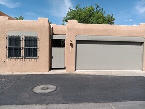 Building Photo - 3 Bedroom, 2 Bathroom Home! Schedule a Showing Today!