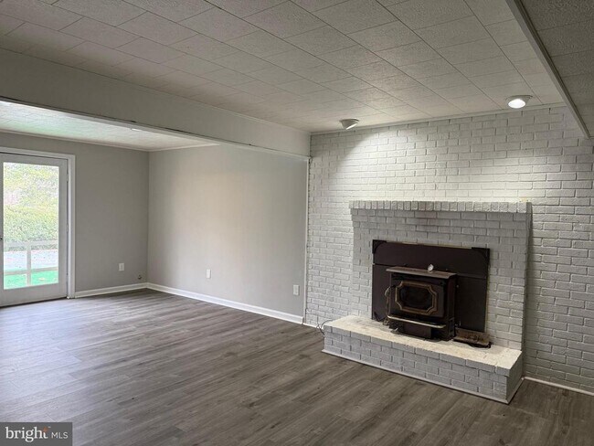 Building Photo - 63 Lincoln Dr