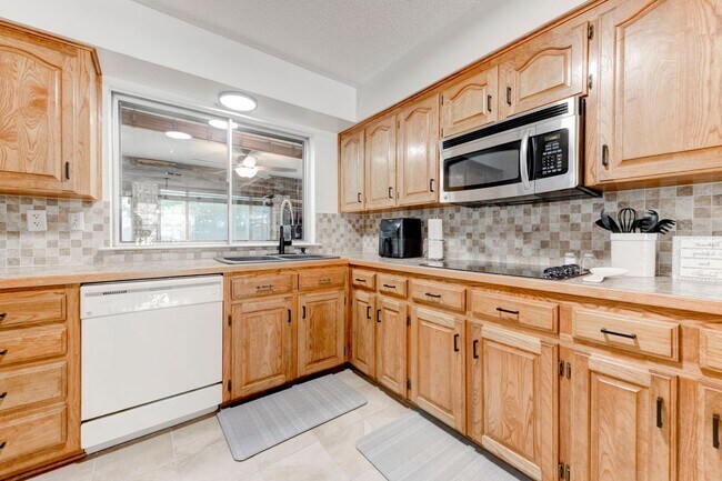 Building Photo - 303 Manning Dr