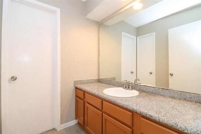 Building Photo - 6111 Briar Glade Dr