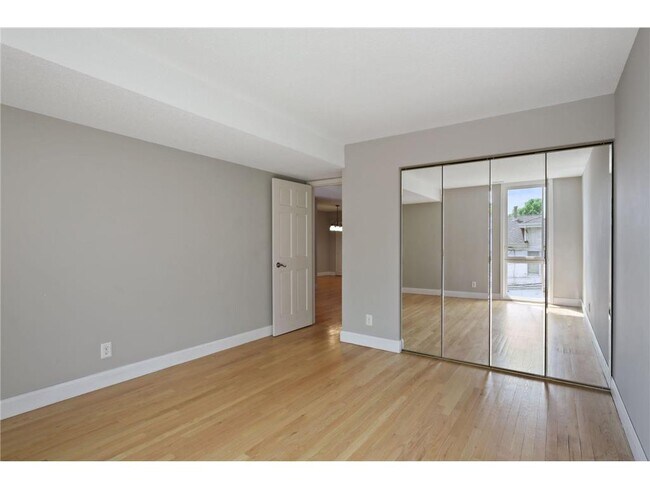 Building Photo - 232 W Franklin Ave